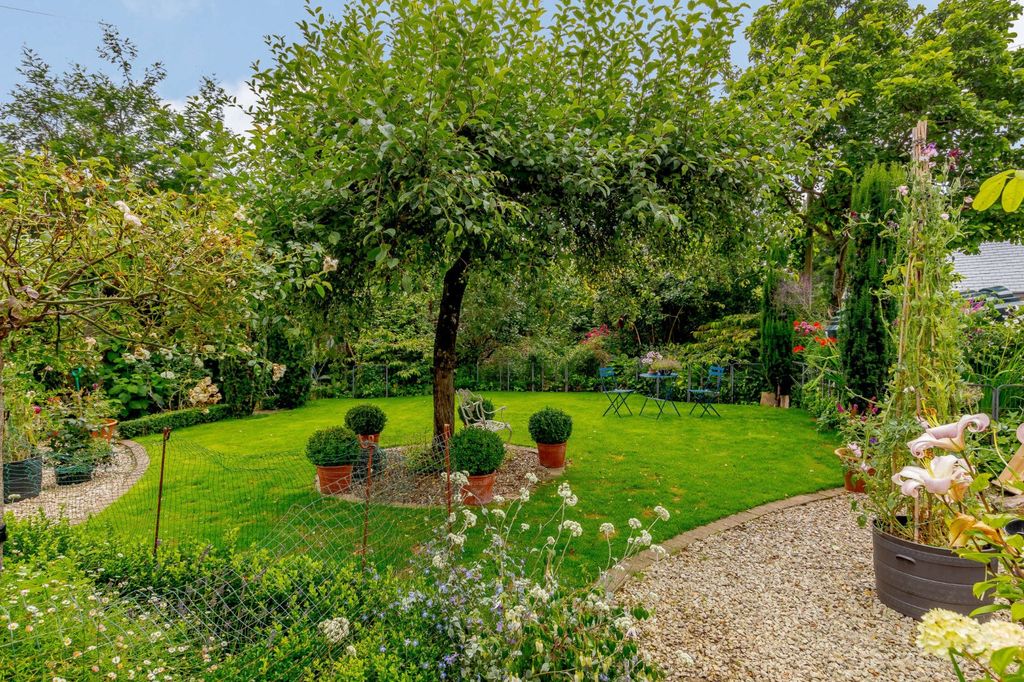 Property photo 3 of 11 Garden