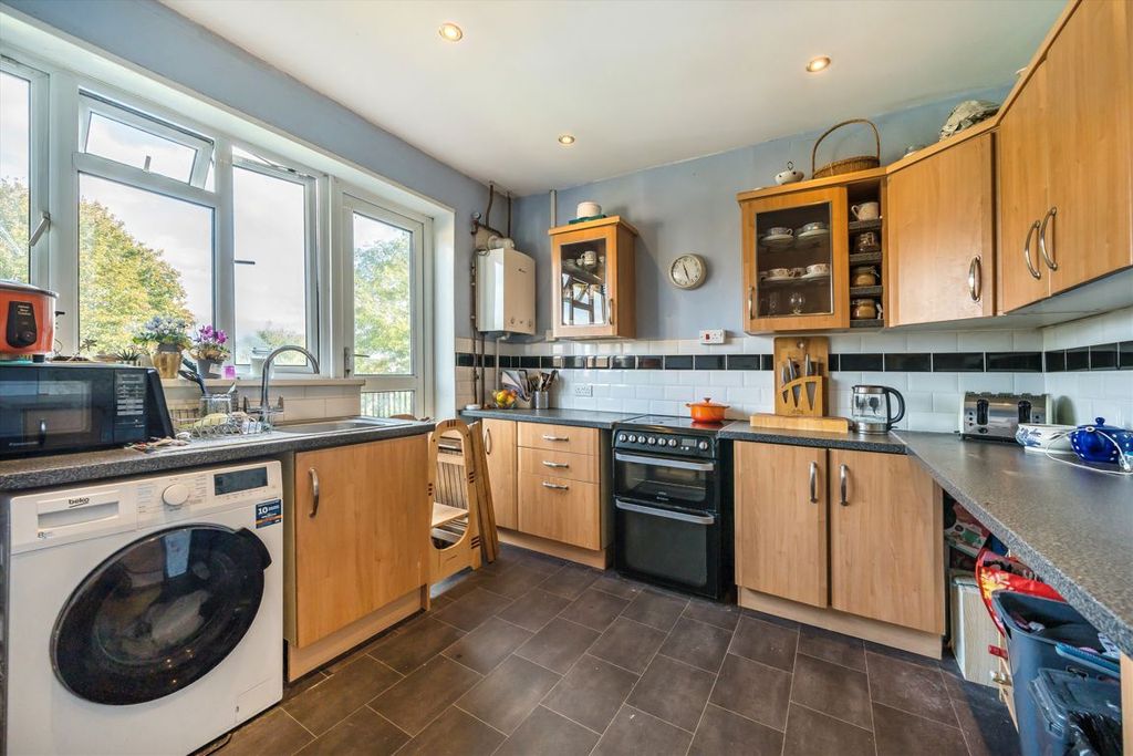 Property photo 2 of 6