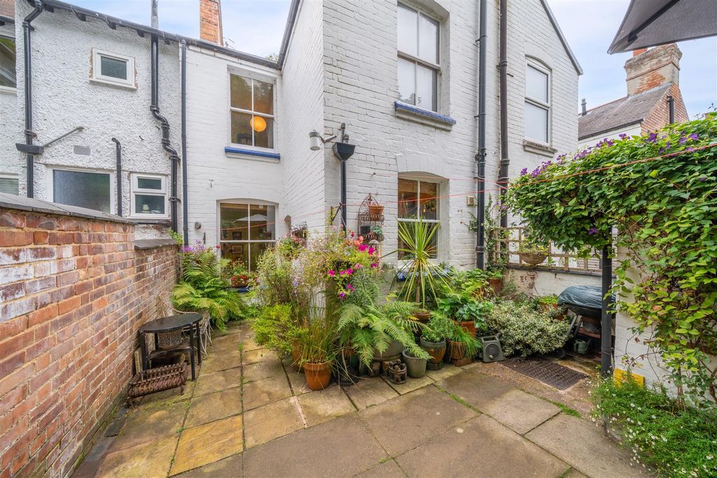 Property photo 2 of 16