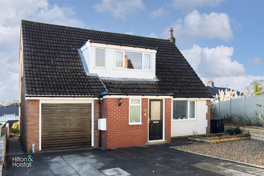 Property photo 1 of 26 Whittycroft Drive