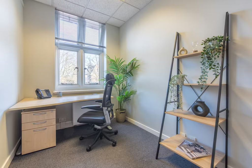 Property photo 1 of 8 Office