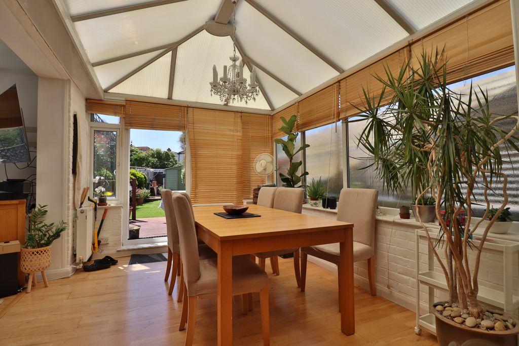 Property photo 3 of 7 Dining Area