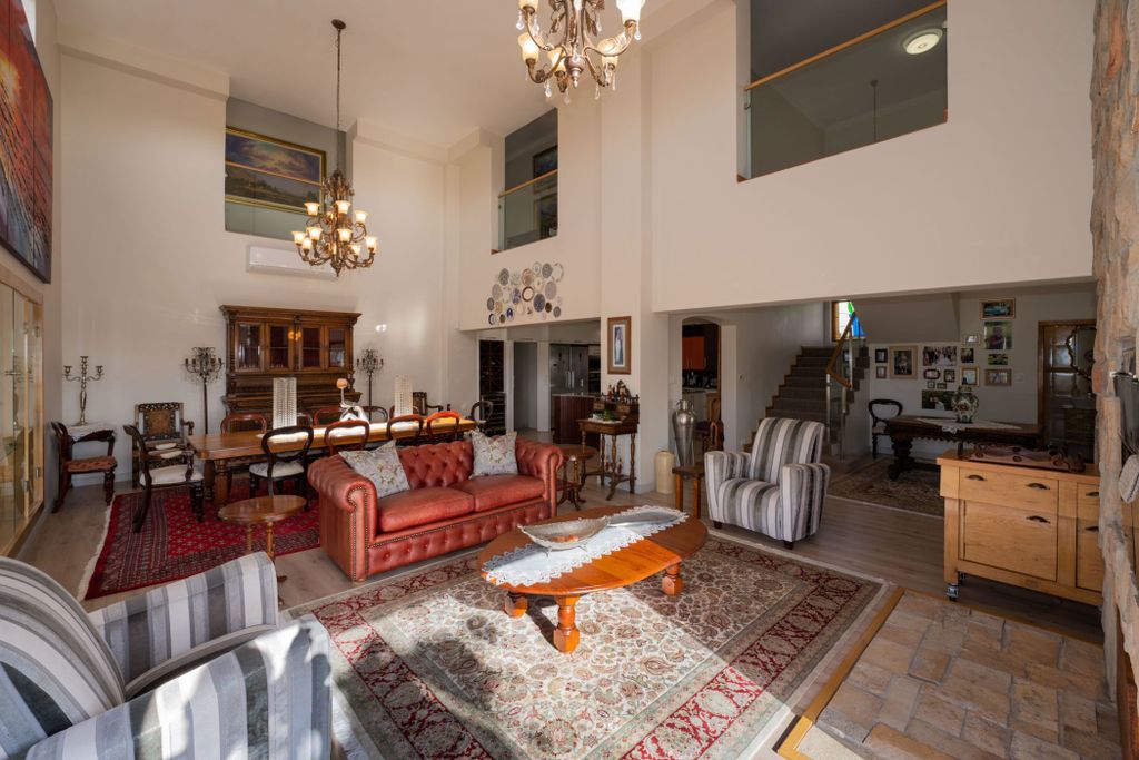 Property photo 1 of 65 Sw1722036