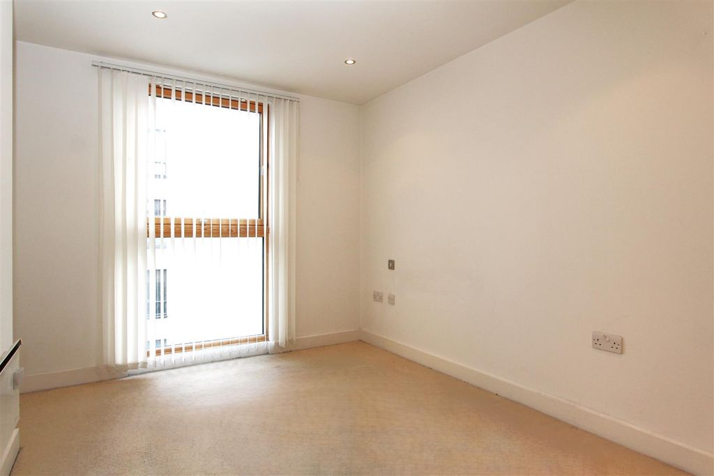 Property photo 3 of 8 Bright, Neutral Bedroom With Large Window...