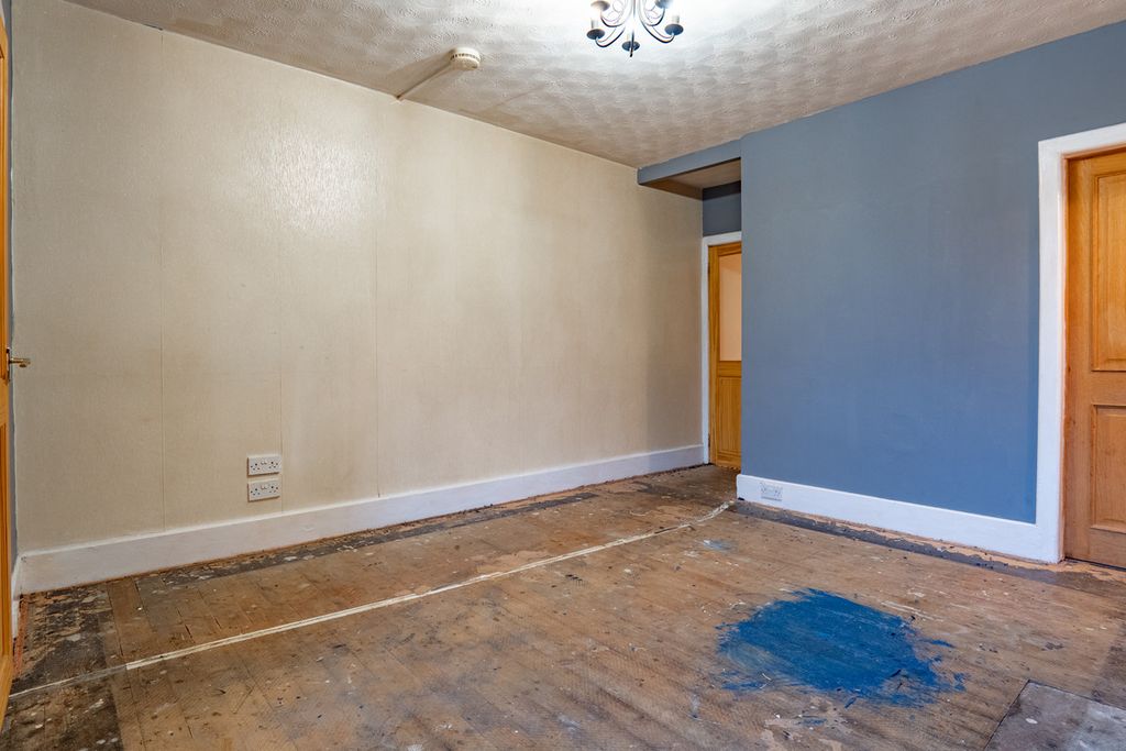 Property photo 3 of 27