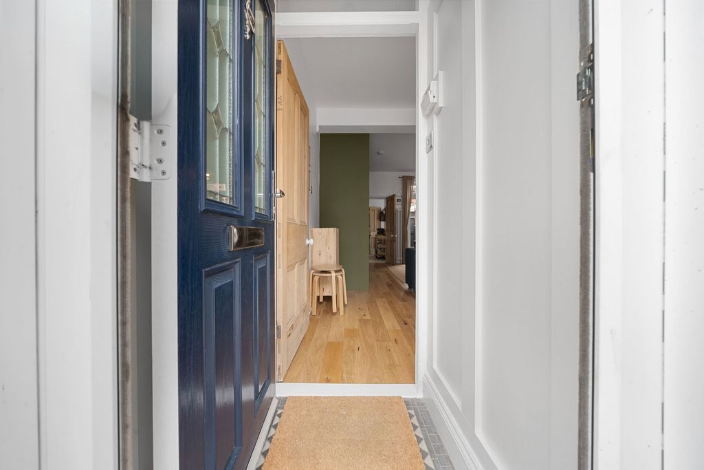 Property photo 2 of 33