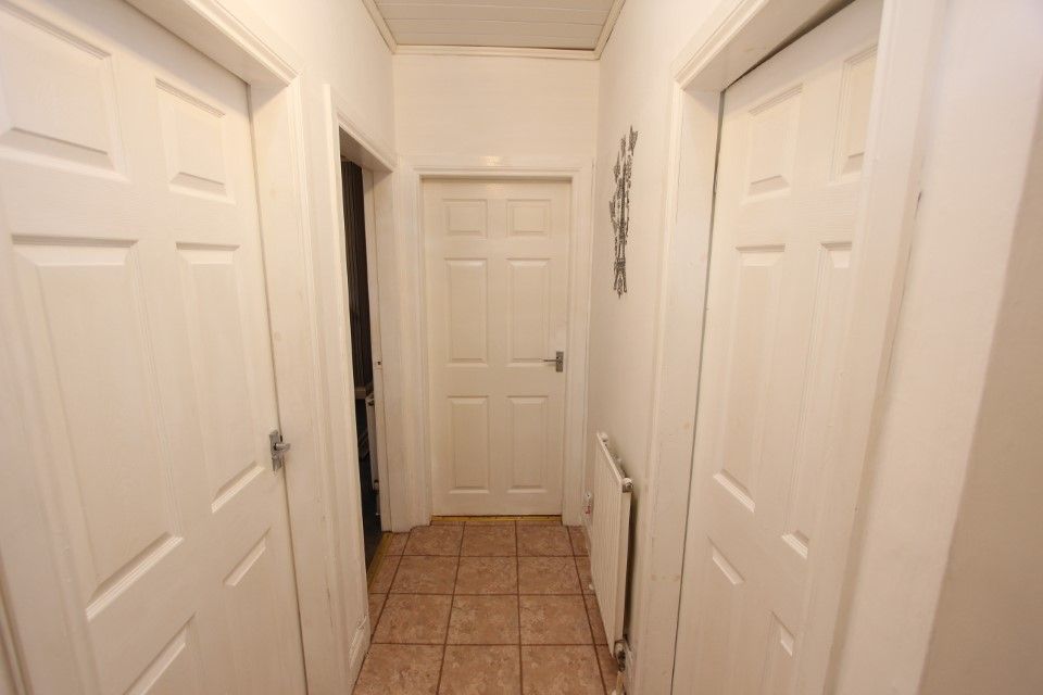 Property photo 3 of 10 Hall