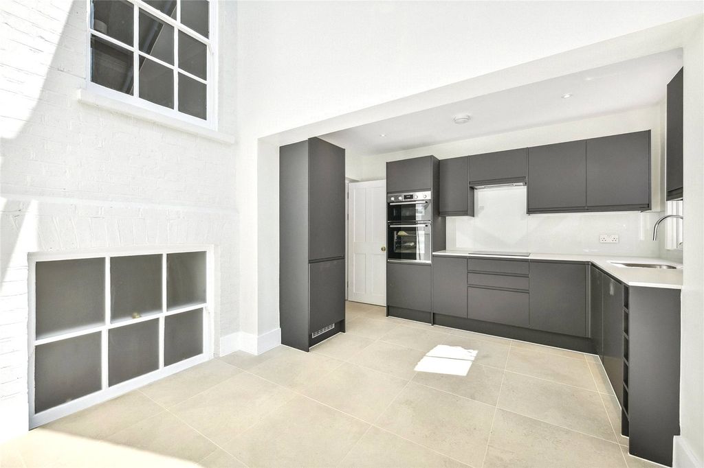 Property photo 2 of 19 Kitchen