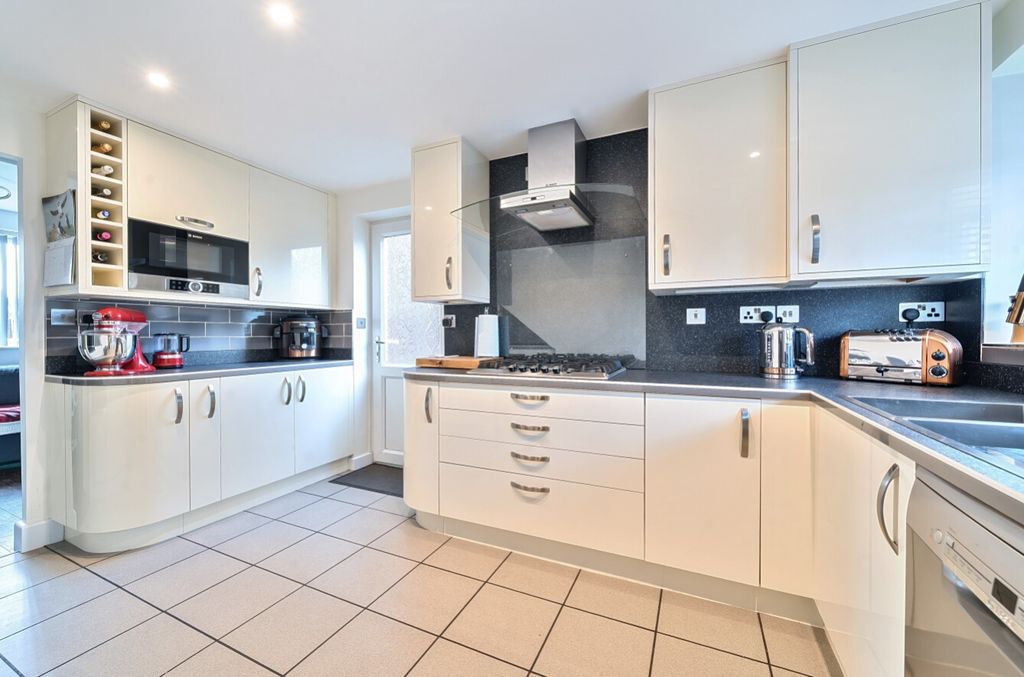 Property photo 2 of 24 1319157-8-686E65142Ff3d