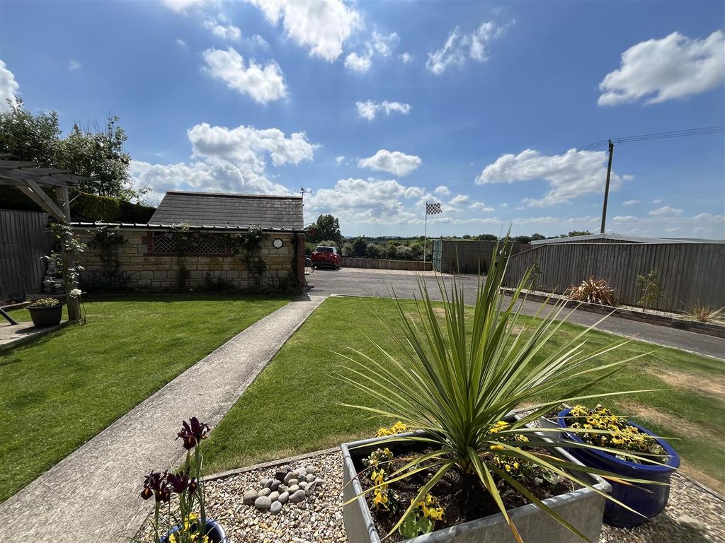 Property photo 3 of 15 Front Garden