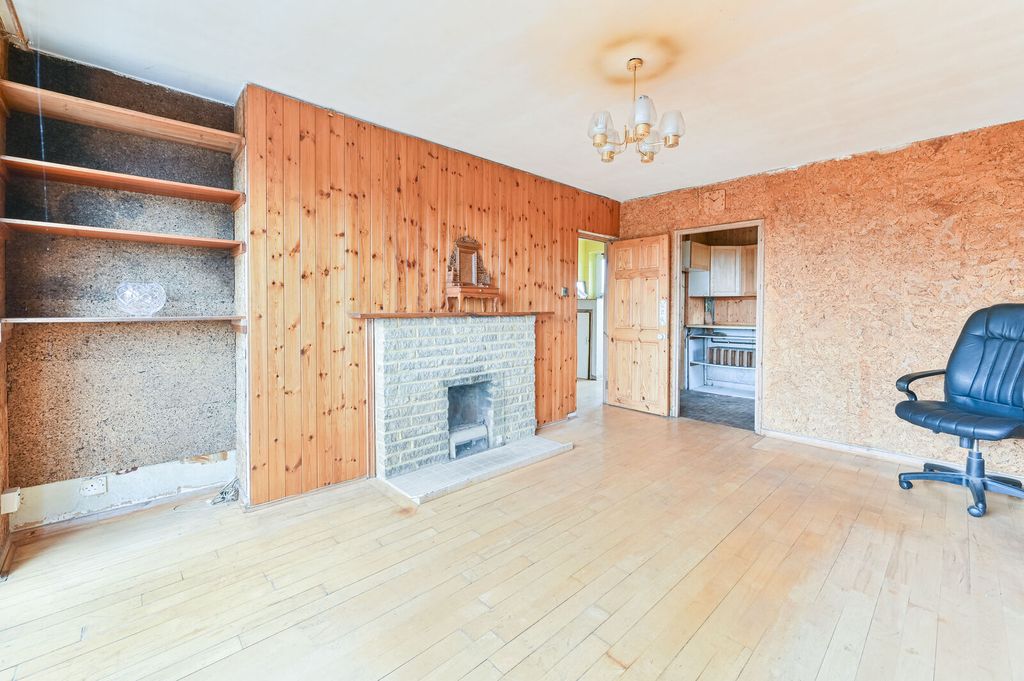 Property photo 2 of 14