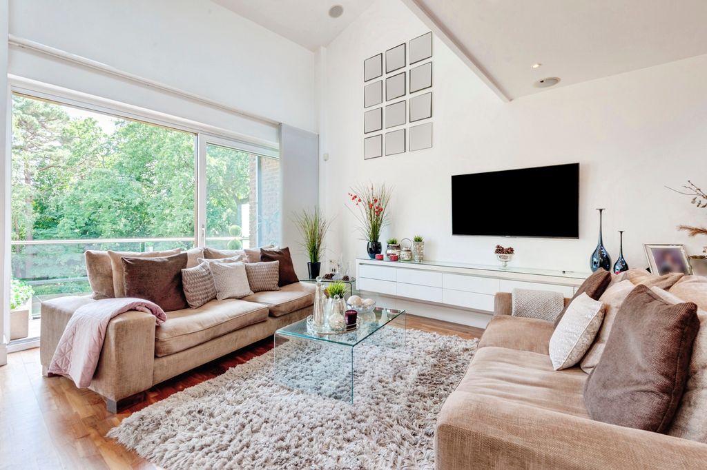 Property photo 2 of 38 Pbox-Img.Jpg