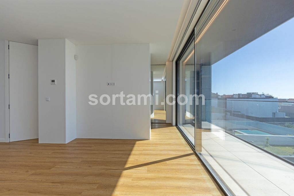 Property photo 2 of 72