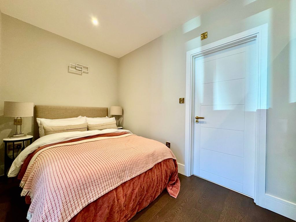 Property photo 3 of 16 Bedroom