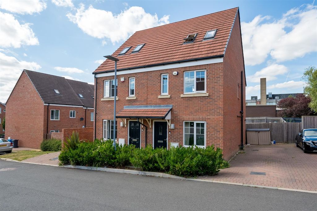 Property photo 1 of 12 External