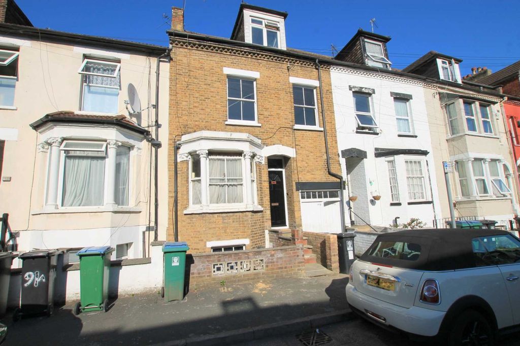 Property photo 1 of 8