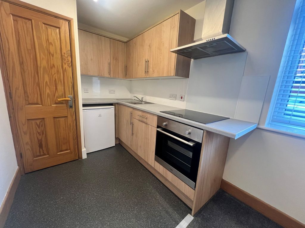 Property photo 2 of 7 Picture No. 13