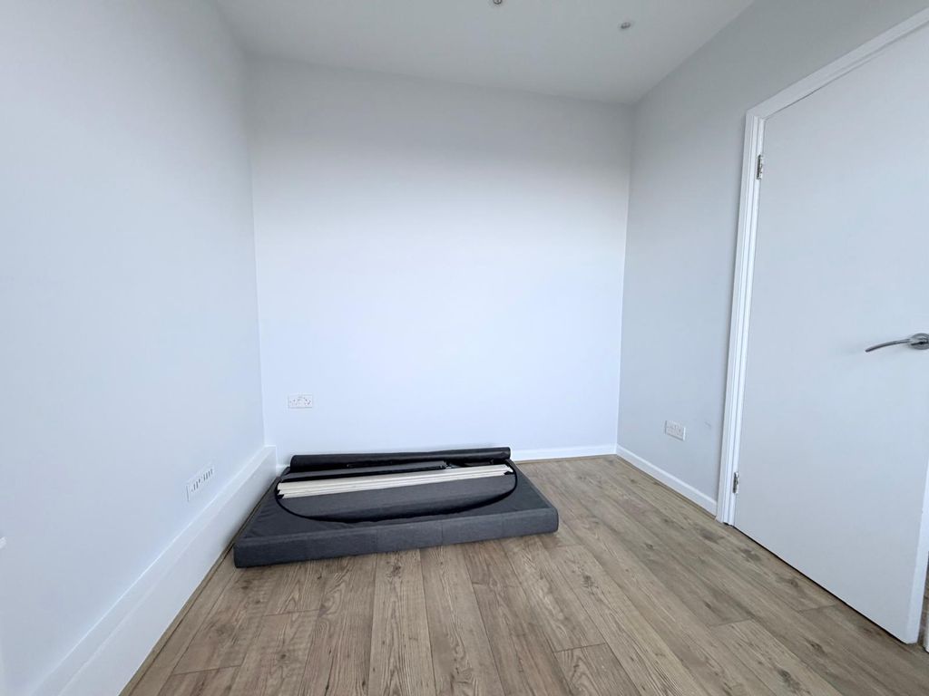 Property photo 3 of 5 Bedroo,