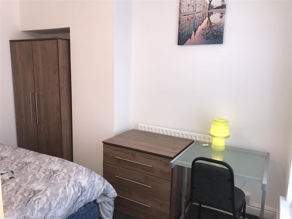 Property photo 2 of 7 Room 2 Usm (2).Jpg