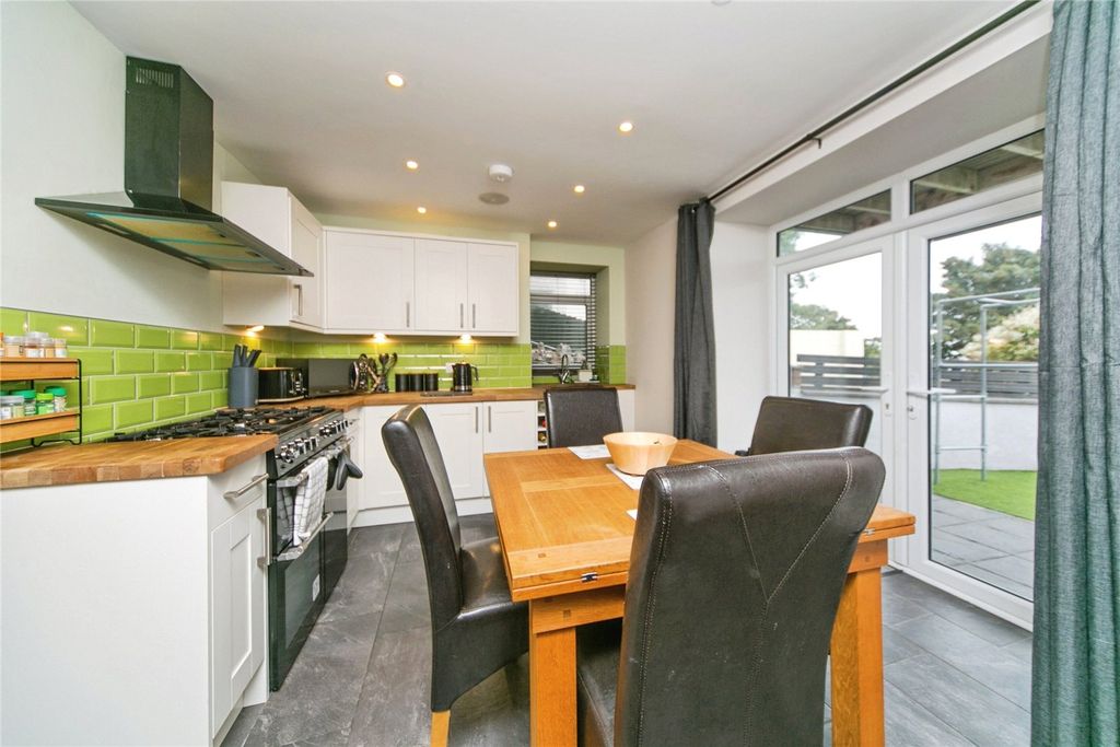 Property photo 2 of 17 Picture No. 16