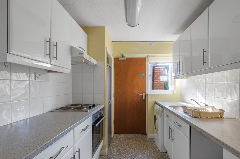 Property photo 3 of 17 868F1F52-Bb19-440F-A08d-47Ec4Fbcbadc