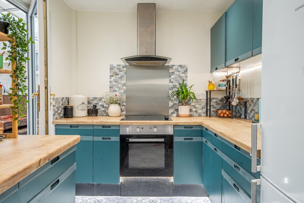 Property photo 2 of 16 Kitchen