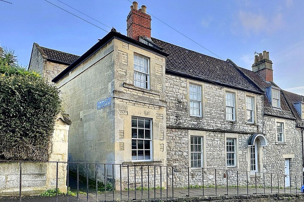 Property photo 1 of 8