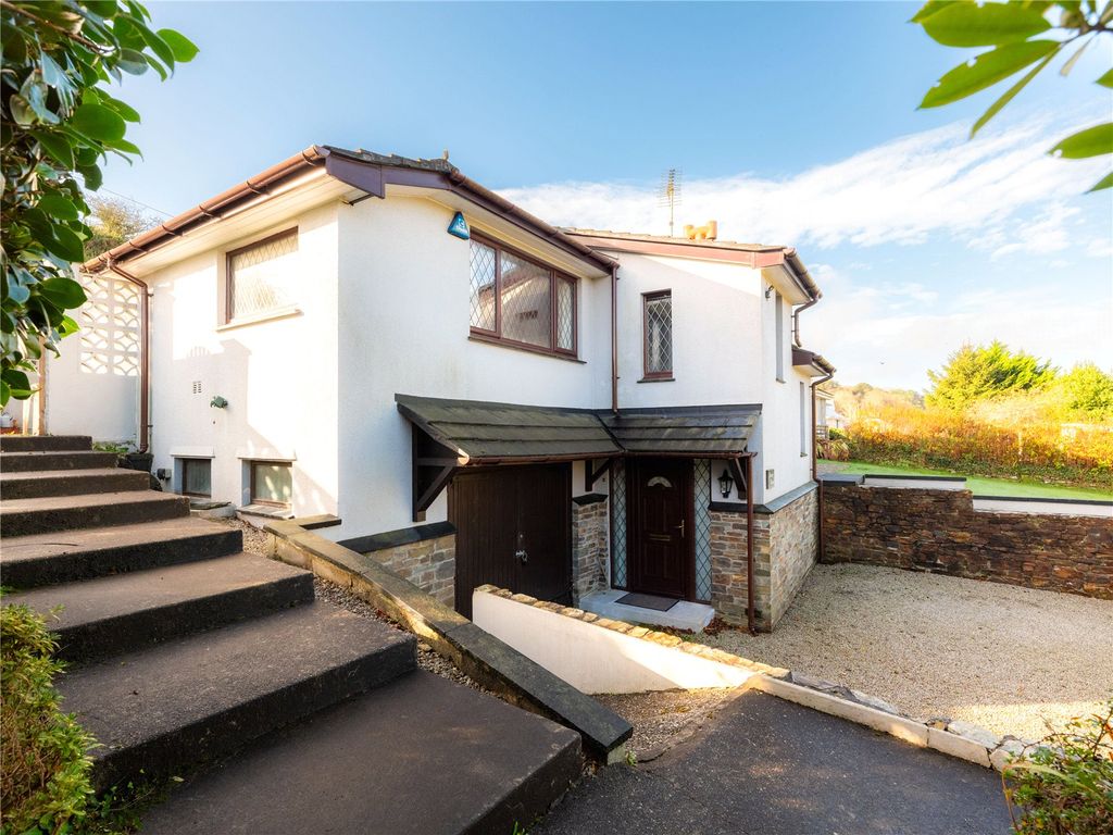 Property photo 2 of 13 House