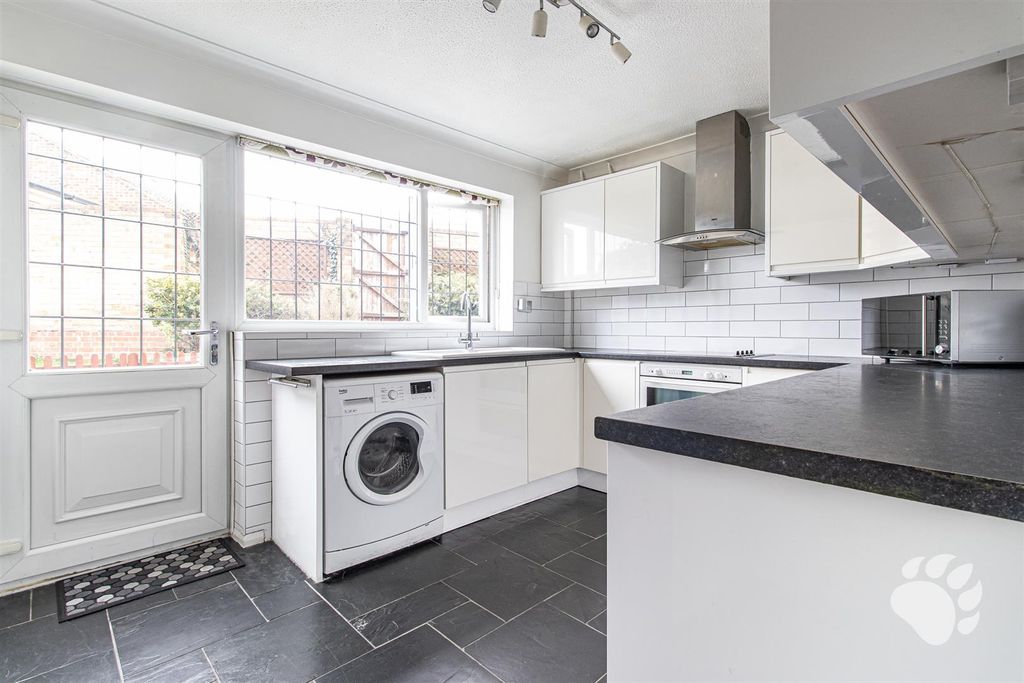 Property photo 3 of 18 Kitchen