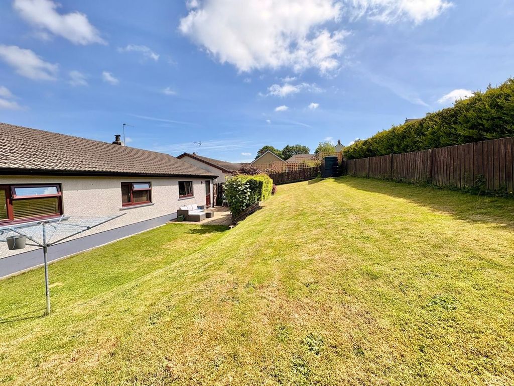 Property photo 2 of 23