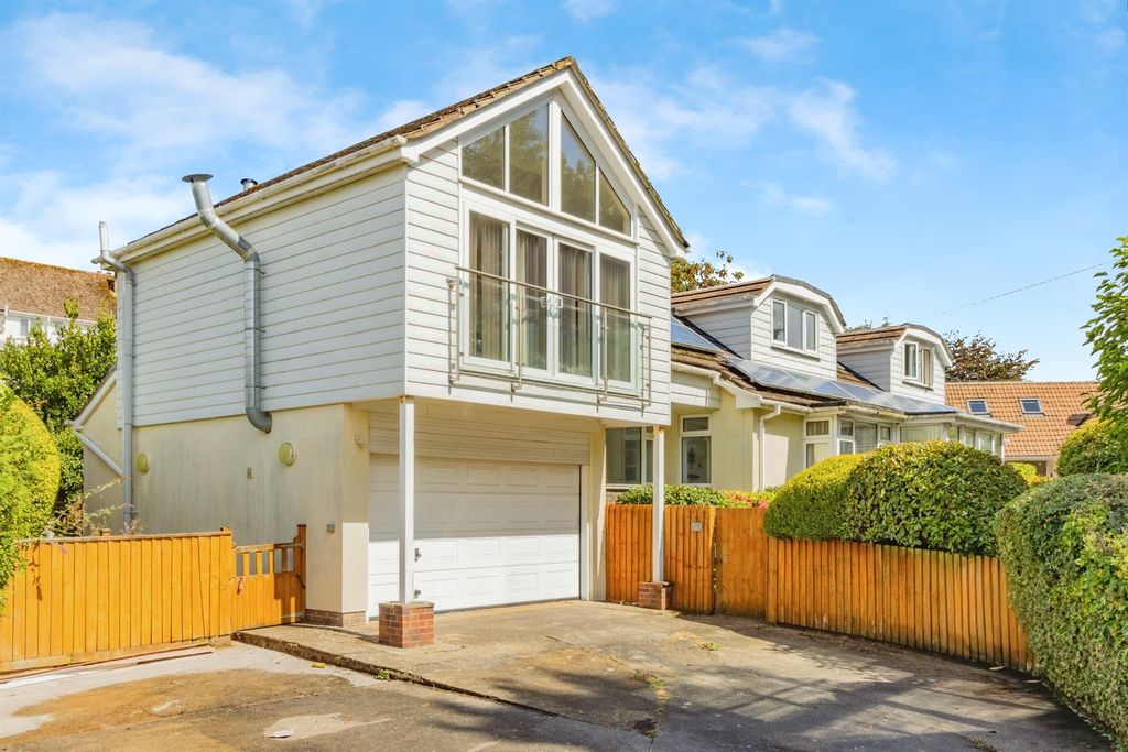 Property photo 2 of 27