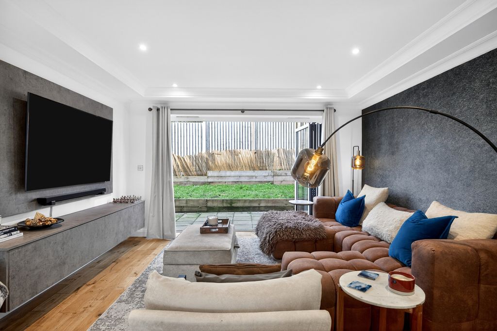 Property photo 3 of 20