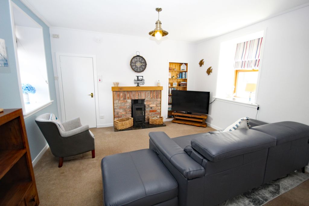 Property photo 3 of 27