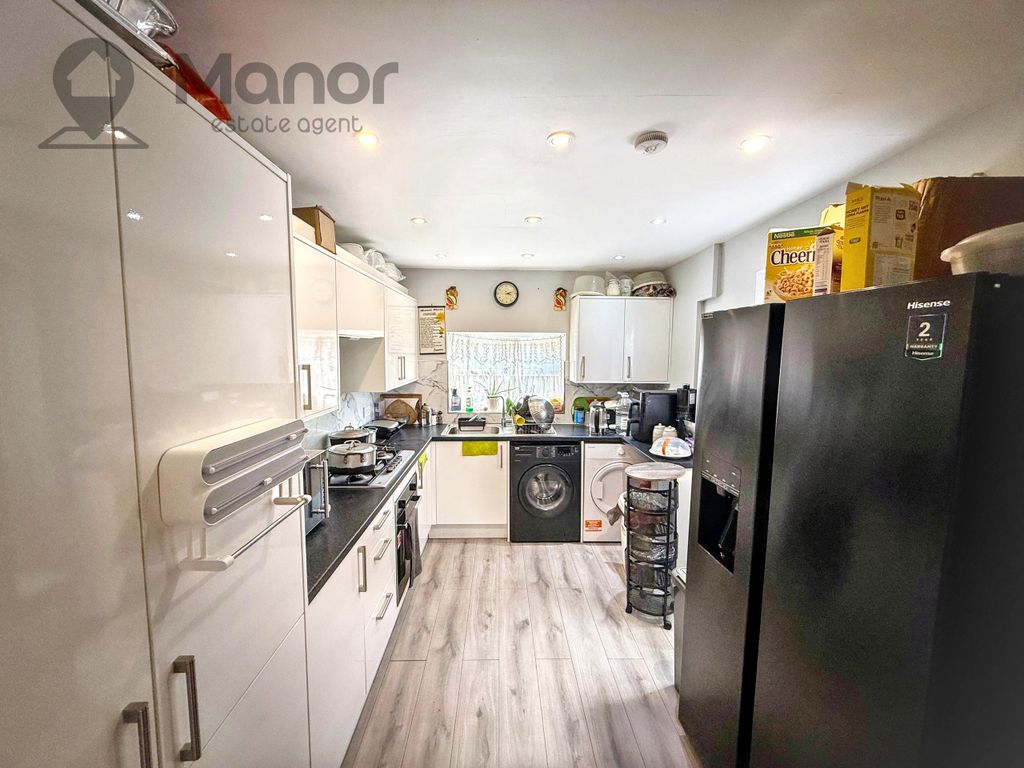 Property photo 2 of 18 Kitchen