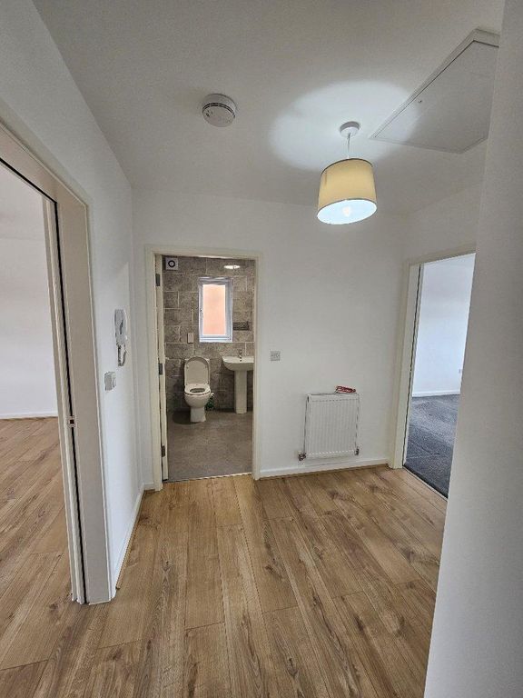 Property photo 2 of 7 Hallway