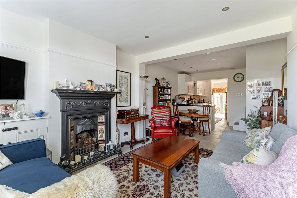 Property photo 2 of 10 Through Living