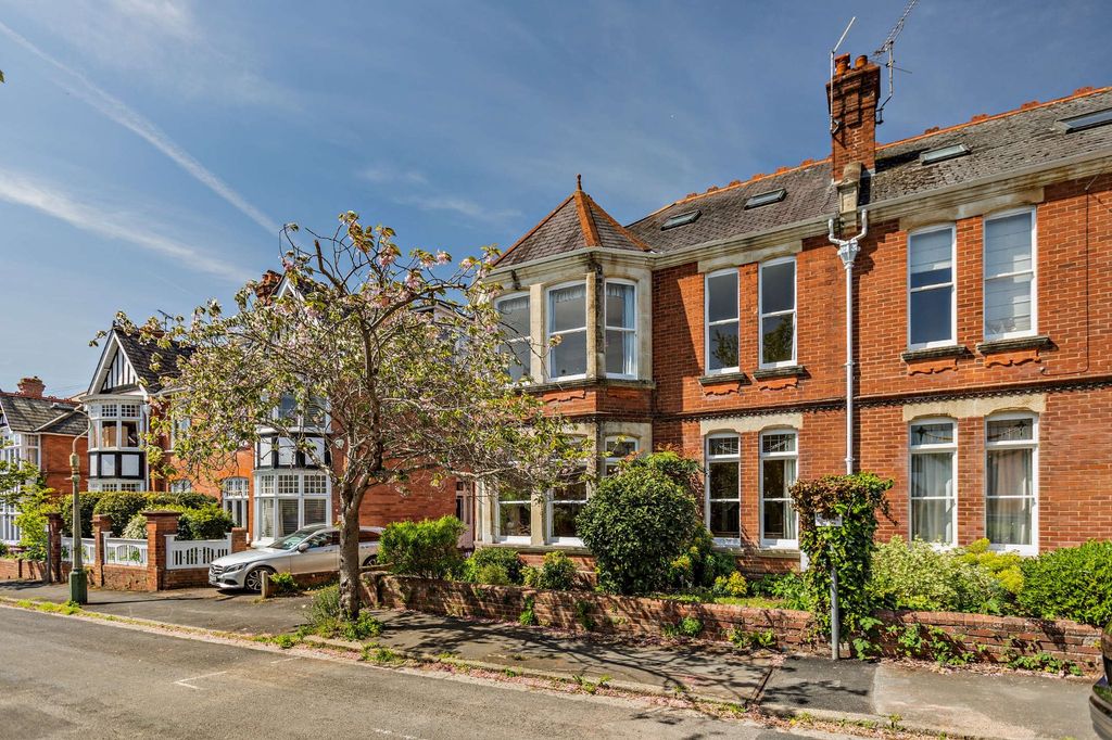 Property photo 1 of 28 16 Marlborough Road