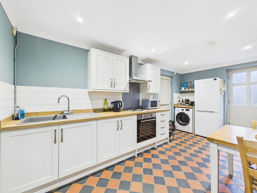 Property photo 3 of 12