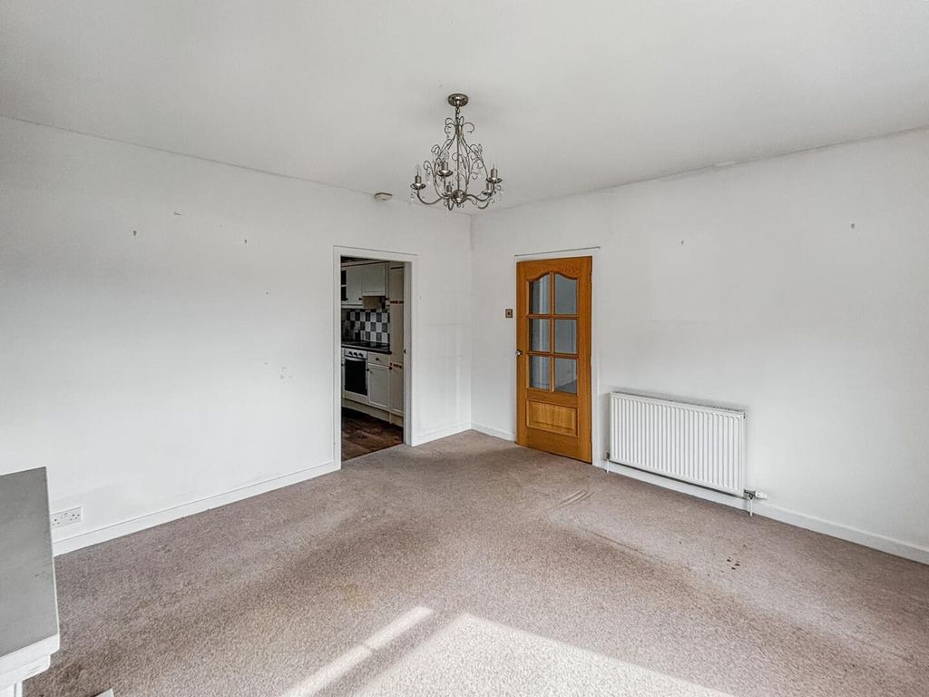 Property photo 3 of 19 Living Room