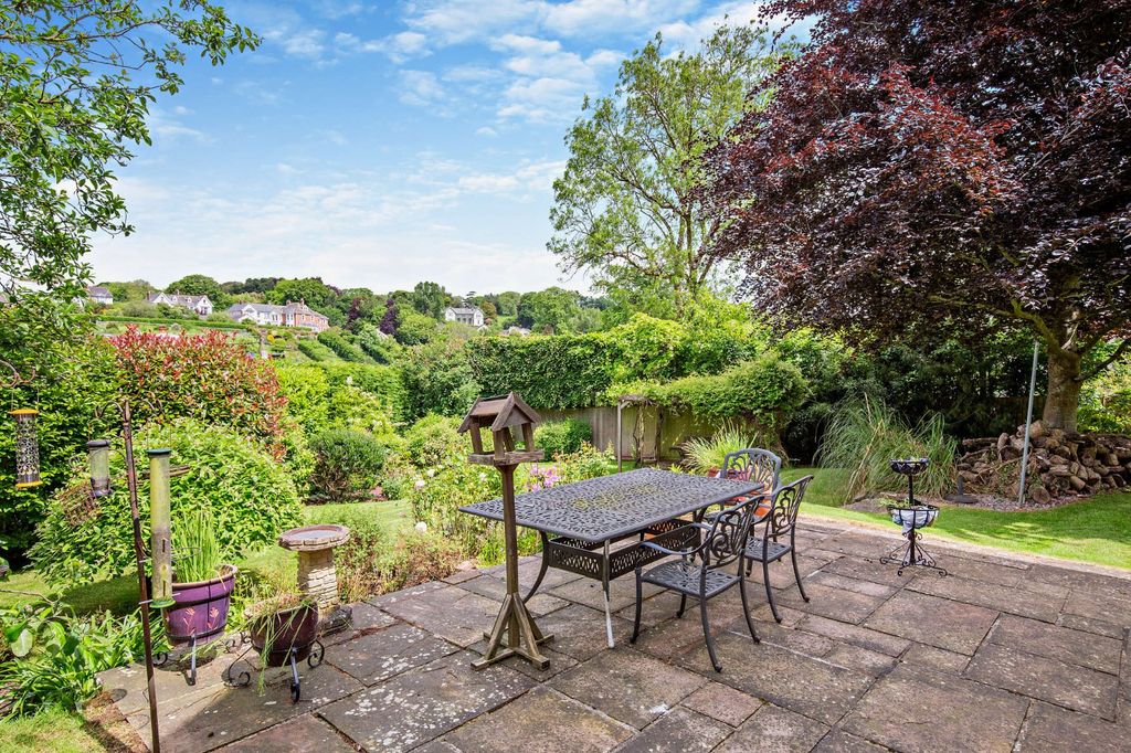 Property photo 3 of 21 Terrace