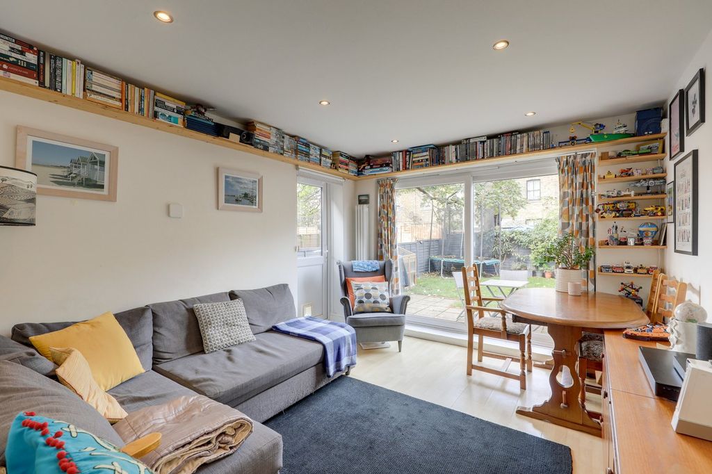 Property photo 2 of 11