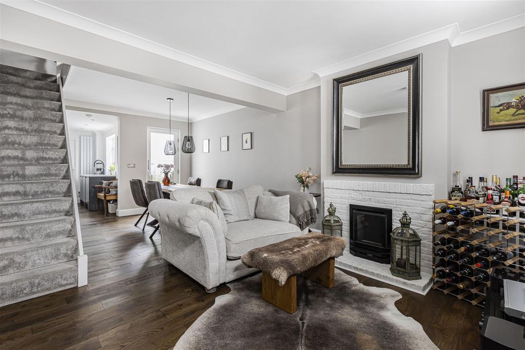 Property photo 2 of 10 10_31993.Jpg