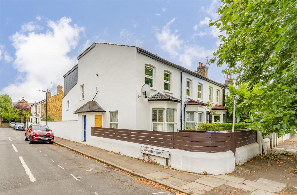 Property photo 1 of 13 27 Station Road .Jpg