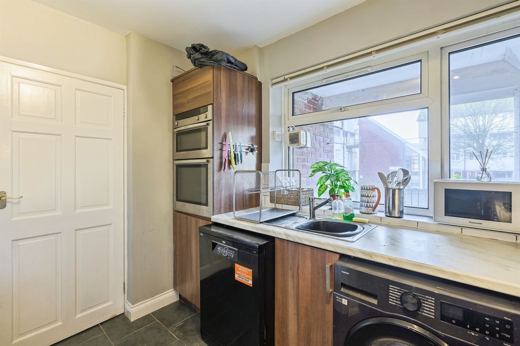 Property photo 3 of 18