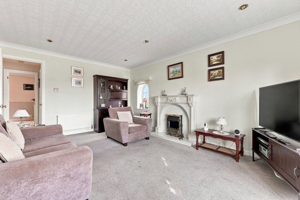Property photo 3 of 27