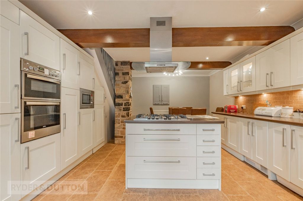 Property photo 3 of 25 Kitchen/Dining