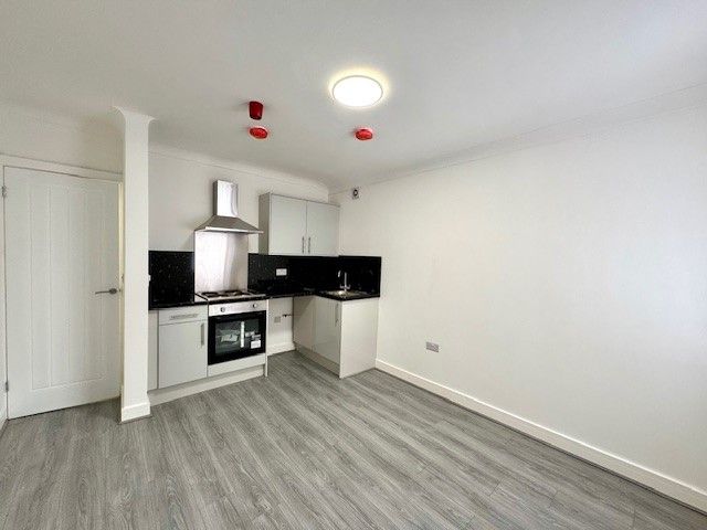 Property photo 3 of 8 Kitchen