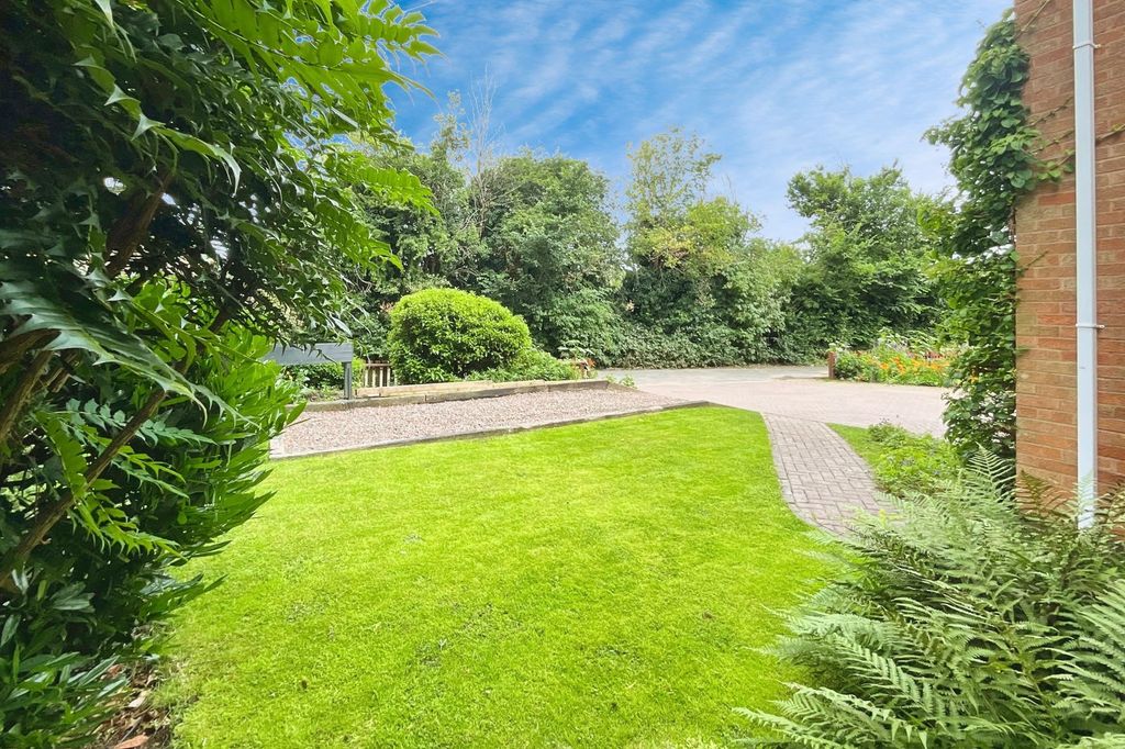 Property photo 2 of 25