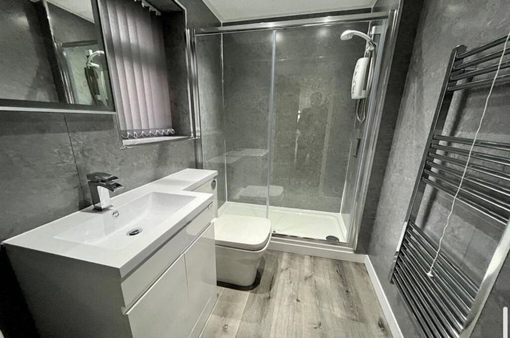 Property photo 2 of 6 Stylish And Modern Bathroom Suite Featuring A Spac...