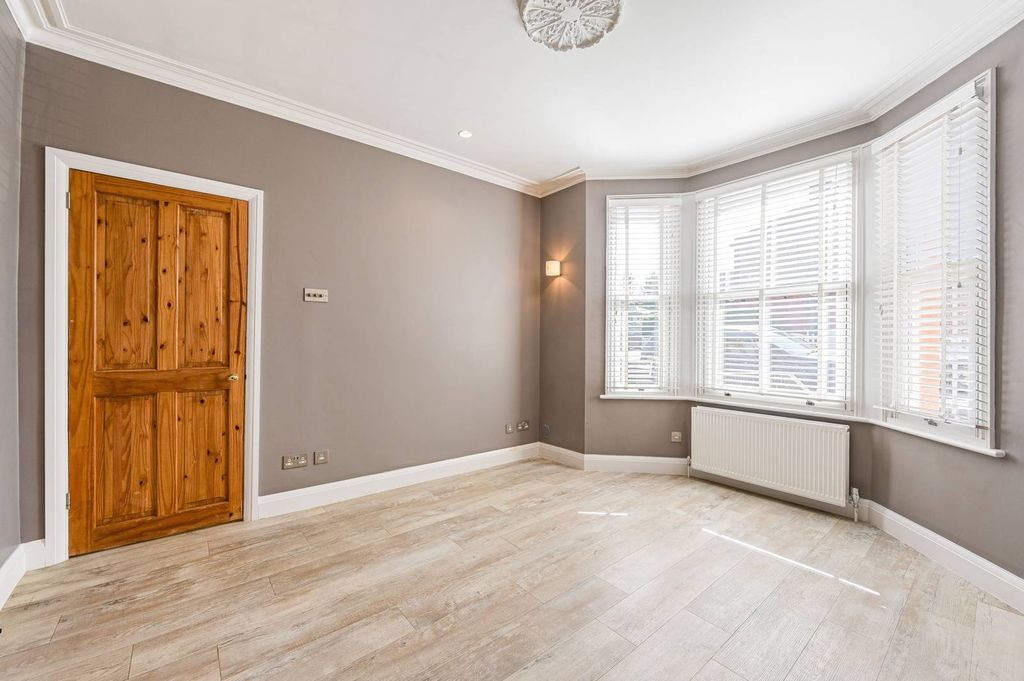 Property photo 3 of 28